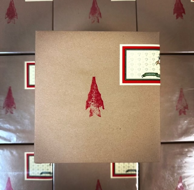 Viaje Vampire Dust Red Toro - Box (Pre-order)